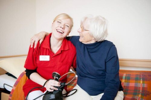 Wochenendaushilfe in der Pflege (m/w/d)